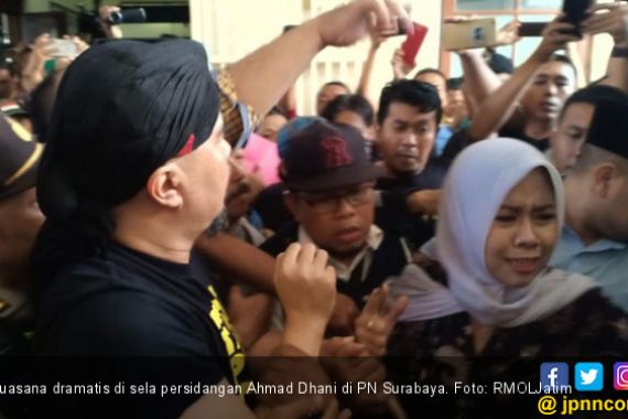 Siti Histeris, Lalu Berteriak: Allahuakbar, Ahmad Dhani Tidak Bersalah - JPNN.COM