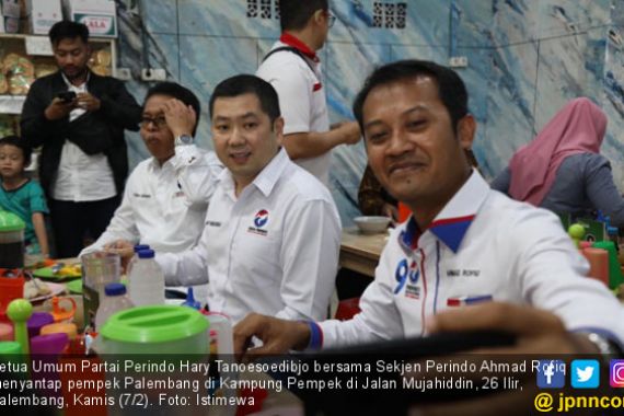 Nikmati Pempek di Palembang, Hary Tanoe Bagi Kiat Majukan UMKM - JPNN.COM