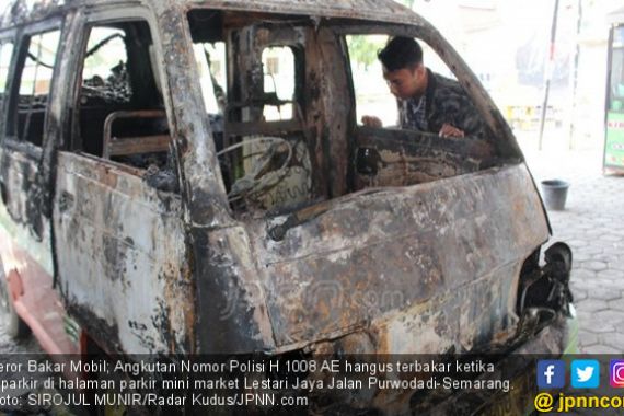 Keterangan Saksi Mata Kasus Teror Bakar Mobil di Grobogan, Sampai Kapan? - JPNN.COM