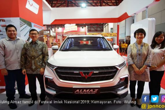 Meriahkan Imlek 2019, Wuling Motor Tebar Angpao Confero S Gratis - JPNN.COM