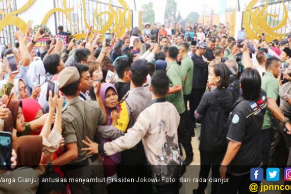 Di Cianjur, Jokowi Bagikan SK IPHPS Hingga Resmikan Alun-Alun - JPNN.COM