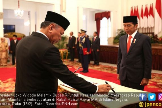 Jokowi Lantik 5 Dubes RI, Salah Satunya untuk Kerajaan Maroko - JPNN.COM