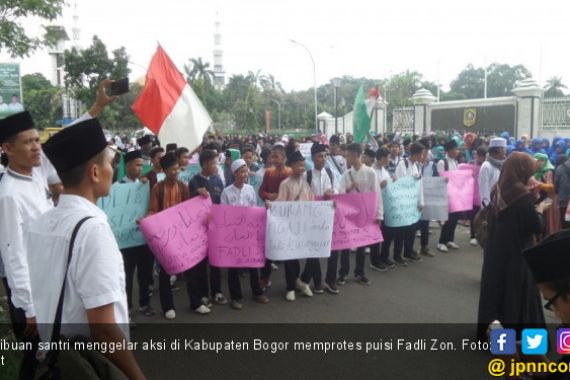 Puisi Fadli Zon Bikin Ribuan Santri Pindah Dukung Jokowi - JPNN.COM