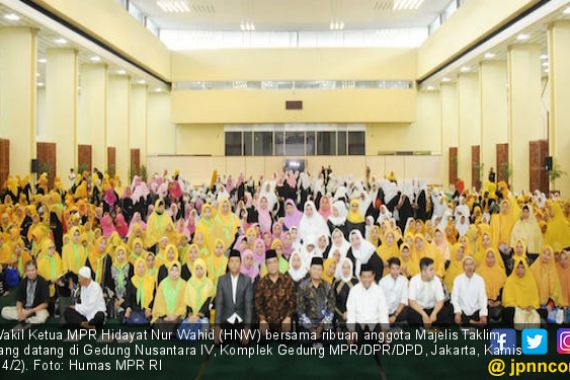 HNW Mempersilakan Ribuan Anggota Majelis Taklim Melihat Perdebatan Wakil Rakyat - JPNN.COM