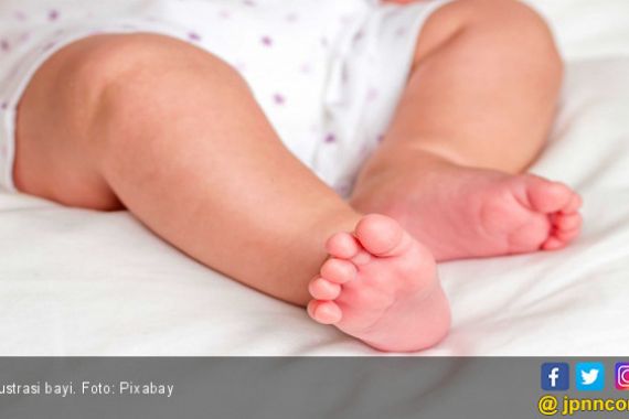 Bayi Tidak Dibedong, Lututnya Bakal Bengkok? - JPNN.COM