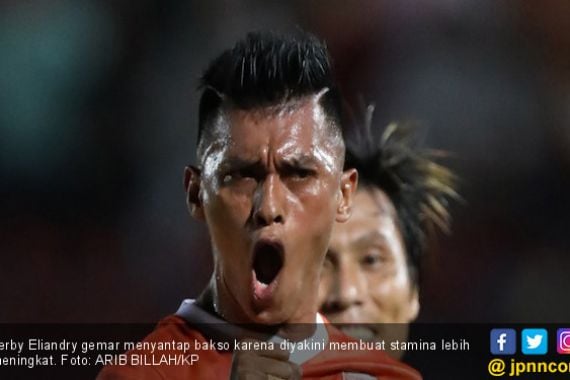Bintang Borneo FC Lerby Eliandry Sedang Bahagia Banget - JPNN.COM