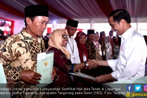 Ini Alasan Jokowi Mempercepat Pembagian 5 Ribu Sertifikat Tanah - JPNN.COM