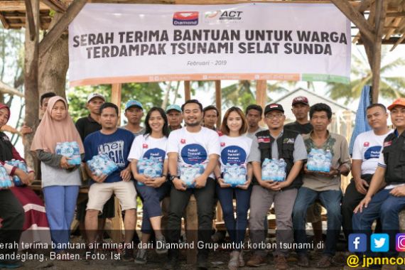 Diamond Group Donasikan 49 Ribu Botol Air Mineral ke Korban Tsunami Banten - JPNN.COM