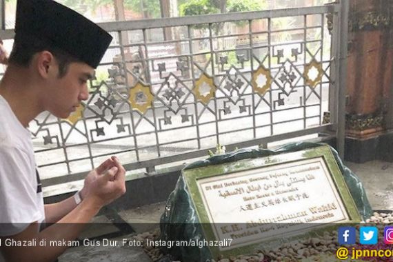 Makam Gus Dur Ditutup, Kini Nasib Puluhan Pedagang Asongan Merana - JPNN.COM