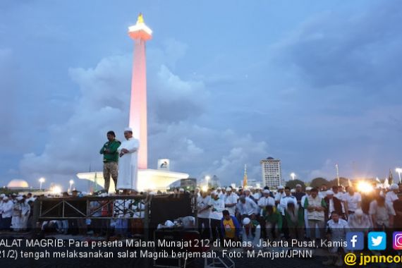 Imam Jumatan Aksi 212 Pimpin Salat Magrib Malam Munajat di Monas - JPNN.COM