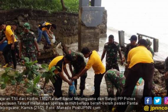 TNI dan Polri Kompak Gelar Operasi Semut di Pantai Melonguane - JPNN.COM