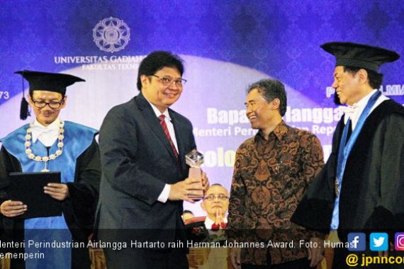 Menperin Raih Herman Johannes Award Bidang Industri 4.0 - JPNN.COM