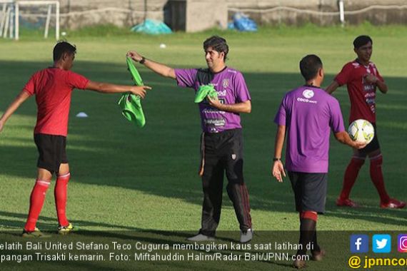 Stefano Cugurra Beberkan Perbedaan Bali United dan Persija - JPNN.COM