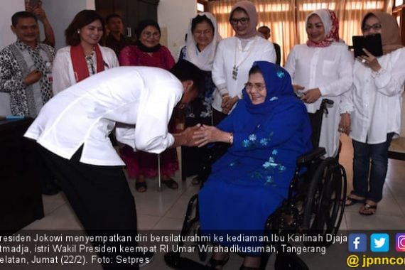 Jokowi Sowan ke Kediaman Ibu Umar Wirahadikusumah - JPNN.COM