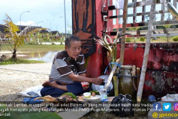 Jelang Kedatangan Menko PMK, Pemkab Landak Gelar Ritual Adat - JPNN.COM