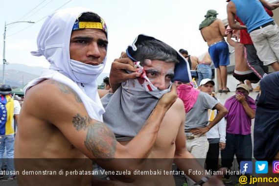 Perbatasan Venezuela Membara, Tentara Tembaki Rakyat dari Dekat - JPNN.COM