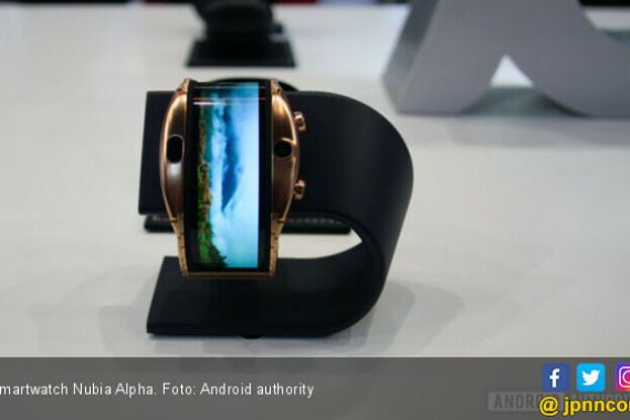 Anti-Mainstream, Nubia Rilis Smartwatch Layar Lipat - JPNN.COM