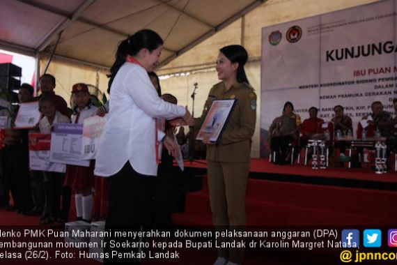 Menko Puan Serahkan DPA Pembangunan Monumen Soekarno ke Bupati - JPNN.COM