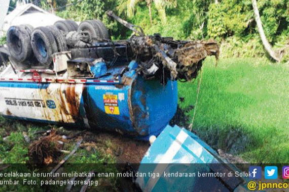 Kecelakaan Beruntun Sembilan Kendaraan di Solok, Tiga Orang Tewas - JPNN.COM