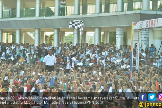 Jokowi Jalan Santai Bersama Rakyat Sultra - JPNN.COM