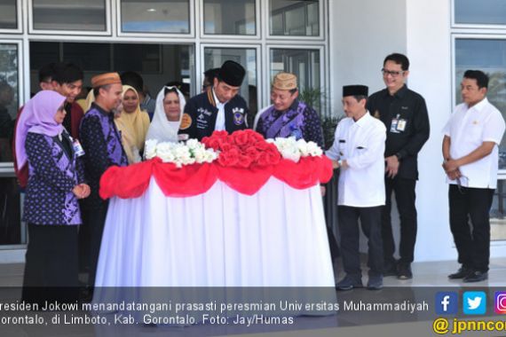 Jokowi Resmikan Rusunawa Asrama Putri UMG - JPNN.COM