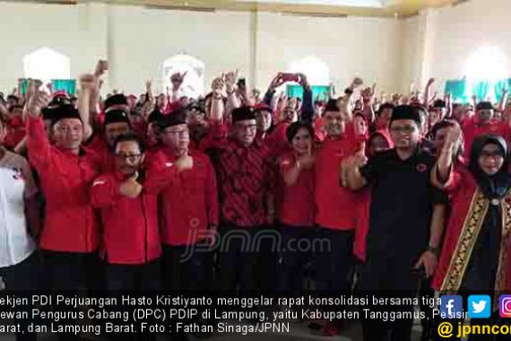 Pesan untuk Kader PDIP : Sampaikan pada Rakyat, Jokowi Tak Pernah Bagi Lahan untuk Elite - JPNN.COM