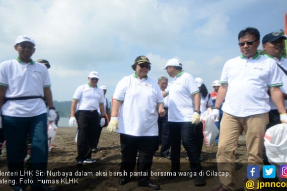 Menteri LHK Bersama Masyarakat Bersihkan Pantai Cilacap - JPNN.COM