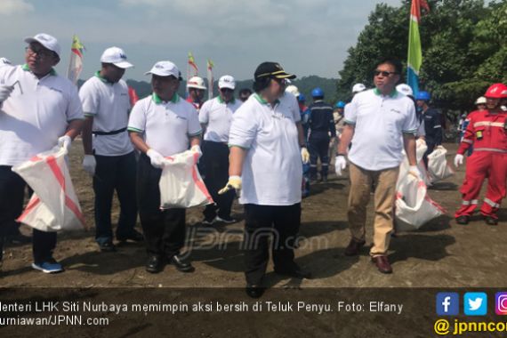 Menteri Siti Nurbaya Pimpin Aksi Bersih di Pantai Teluk Penyu Cilacap - JPNN.COM