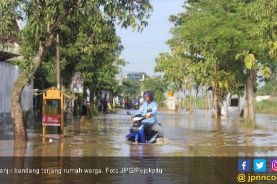 Tak Ada Hujan, Tiba-Tiba Banjir Bandang Terjang Ratusan Rumah Warga - JPNN.COM