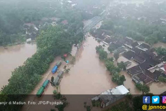 Ini Gambar dari Udara Saat Desa di Madiun Diterjang Banjir - JPNN.COM