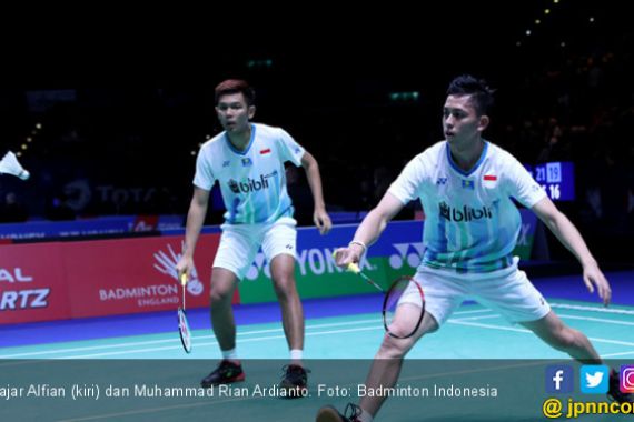 Sujud Syukur, Fajar / Rian Kalahkan Minions di Perempat Final Malaysia Open 2019 - JPNN.COM