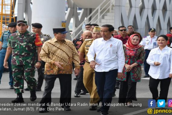 Jokowi Resmikan Tol Bakauheni - Terbanggi Besar di Lampung - JPNN.COM