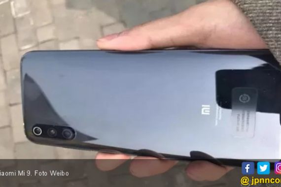 Kasihan, Pengguna Smartphone Ini Beli Xiaomi Mi 9 Tanpa Flash LED - JPNN.COM