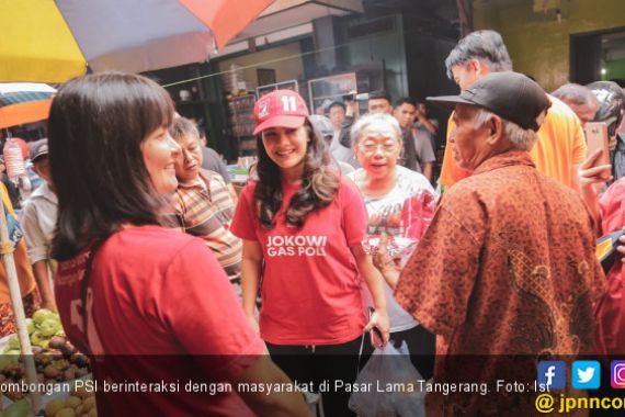 Jalankan Arahan Jokowi, Caleg PSI Blusukan di Pasar Lama Tangerang - JPNN.COM