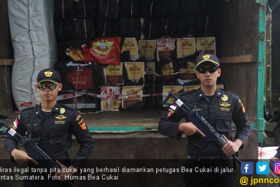 Bea Cukai Tembilahan Berhasil Menegah Miras Ilegal di Jalur Lintas Sumatera - JPNN.COM