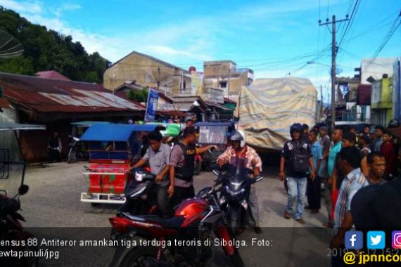 Polri: Istri Teroris Ledakkan Diri bersama Anak Kandung di Kamar - JPNN.COM