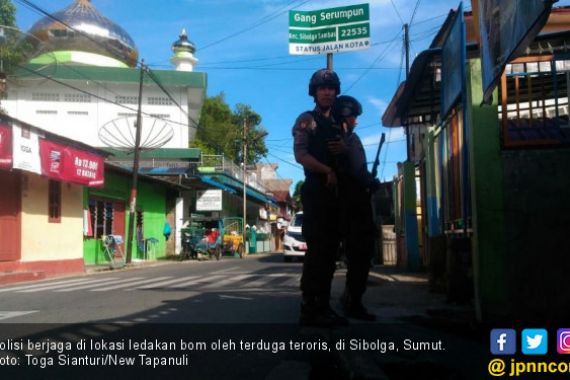 Polisi Evakuasi 20 KK Tetangga Pelaku Bom Bunuh Diri di Sibolga - JPNN.COM