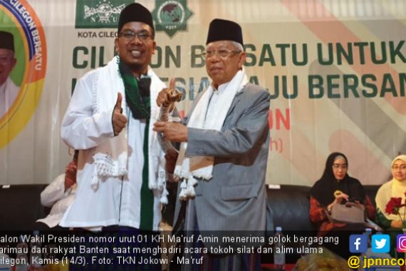 Dapat Golok Harimau dari Rakyat Banten, Ma'ruf Amin Tambah Berani - JPNN.COM
