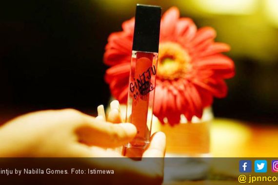 Gintju Lipmatte by Nabilla Gomes Tahan Hingga 24 Jam - JPNN.COM