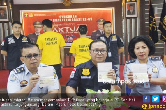 Tiga TKA Ilegal Asal Tiongkok Dideportasi dari Batam - JPNN.COM