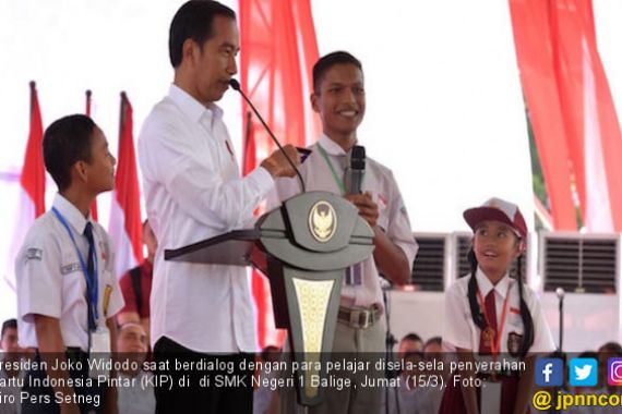 Saat Presiden Jokowi Minta Pelajar SMK Peragakan Keahlian - JPNN.COM