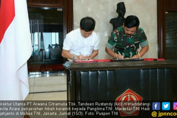 Terima Hibah Keramik, TNI Bakal Salurkan ke Masyarakat Lewat Program TMMD - JPNN.COM