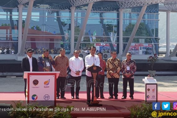 Mendarat di Tapteng, Jokowi Langsung Kena Todong - JPNN.COM