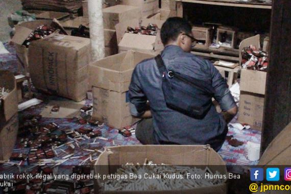 Petugas Bea Cukai Kudus Sita 300 Ribu Batang Rokok Ilegal - JPNN.COM