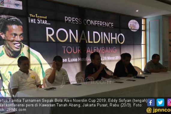 Ronaldinho Batal ke Palembang, Panitia Sesalkan Sikap Pemprov Sumsel - JPNN.COM