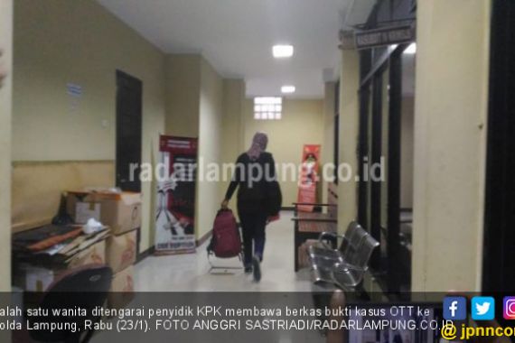 KPK Kembali Periksa 4 Orang Terkait Suap Bupati Khamami - JPNN.COM