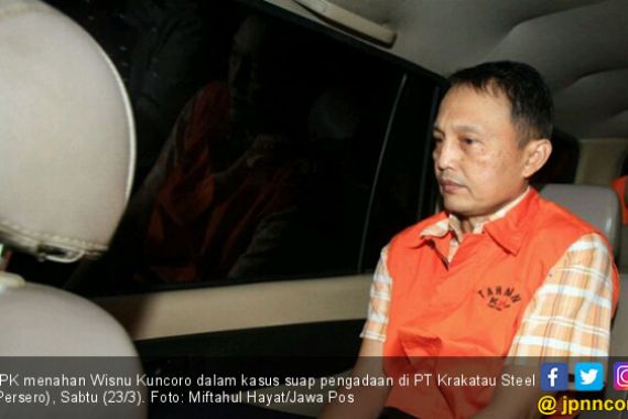 Keluar dari Gedung KPK, Wisnu Kuncoro Sudah Pakai Rompi Oranye - JPNN.COM