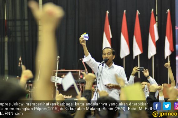 Kalau Ibu Pertiwi Berprestasi, Jokowi Tidak Perlu Bagi – bagi Kartu - JPNN.COM