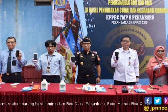 Bea Cukai Pekanbaru Musnahkan Hasil Penindakan Eks Kiriman Pos - JPNN.COM