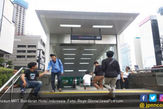 Hujan Deras Guyur Jakarta, Sejumlah Pintu Stasiun MRT Sempat Ditutup - JPNN.COM